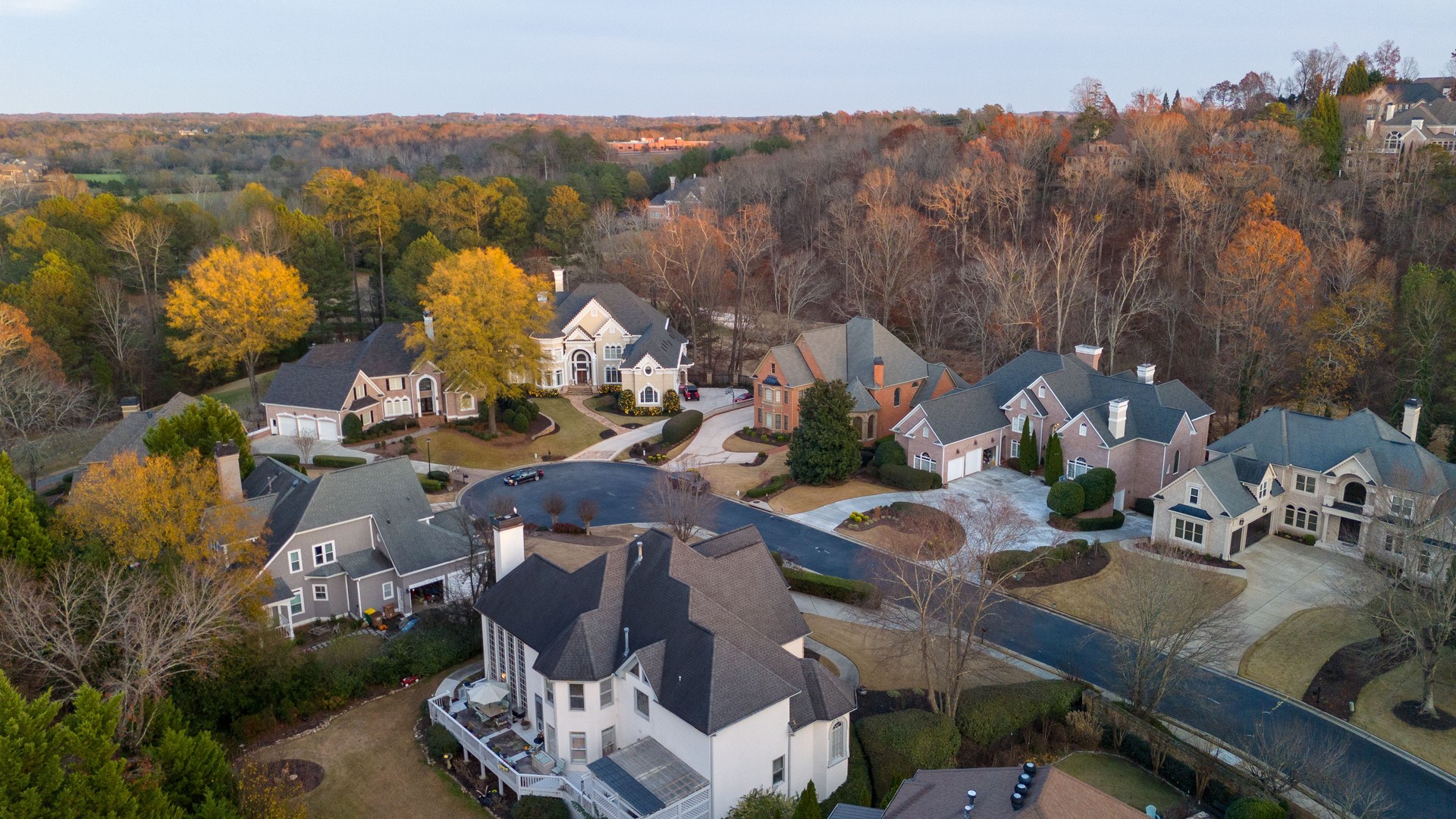 Panoramic view of an upscale subdivision